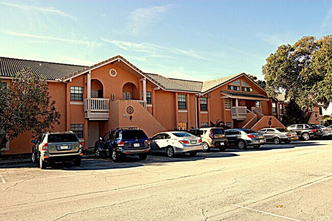 Building Photo - 2107 Hidden Grove Ln
