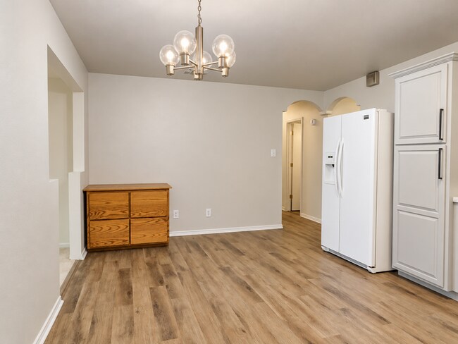 Building Photo - 705 Sun Valley Dr
