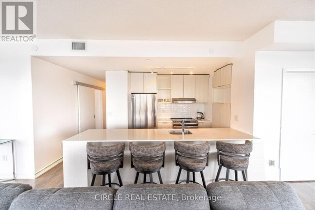 Photo du bâtiment - 2520 Eglinton Ave W