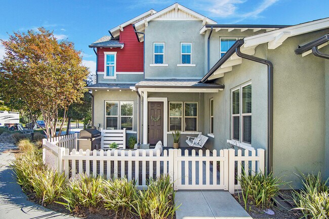Building Photo - 83 Promesa Ave
