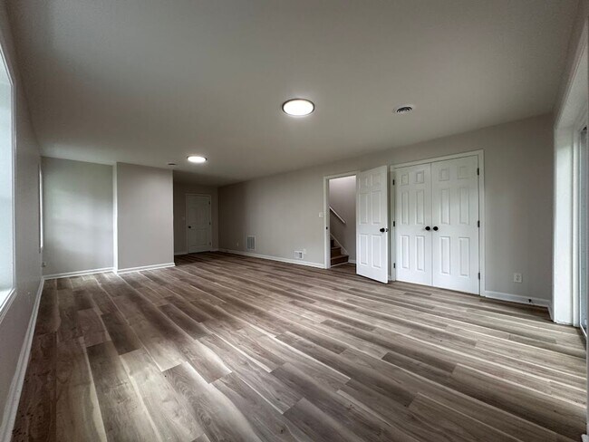 Building Photo - 4 bed 3 bath in Decatur!