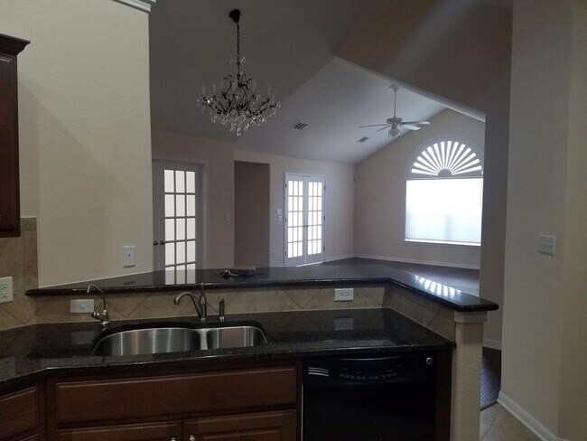 Building Photo - Dream retirement home in a vibrant 55+ com...