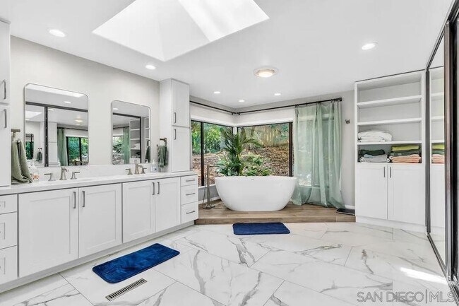 Foto del edificio - 4588 Conrad Dr