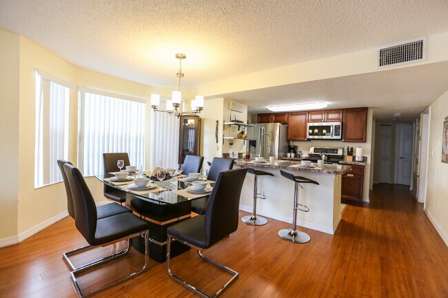 Foto del edificio - 2489 Sweetwater Club Cir
