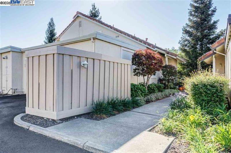 Primary Photo - 19 Mt Wilson Way