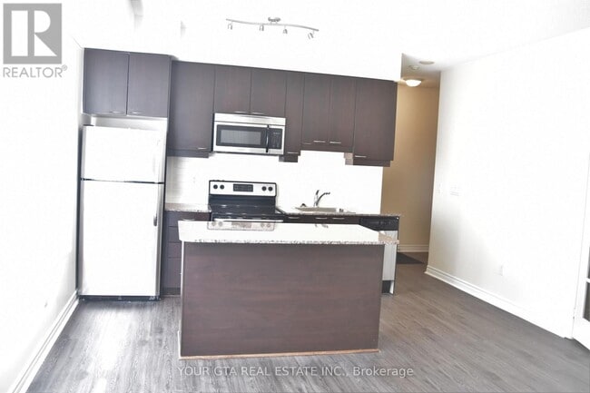 Building Photo - 385-2385 Prince of Wales Dr