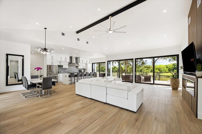 Foto del edificio - 407 Brook Hollow Dr