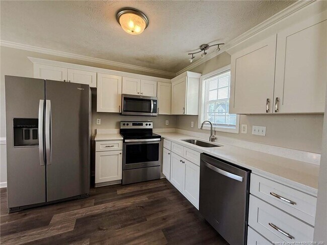 Building Photo - 225 Shakerstone Dr