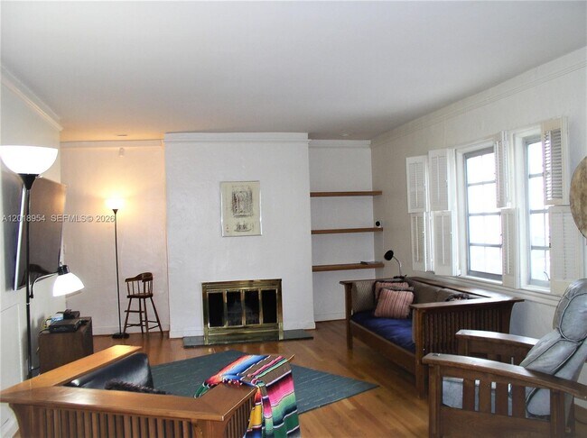 Building Photo - 404 Viscaya Ave