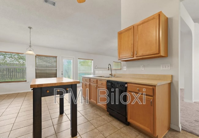 Building Photo - 18026 Cypress Pointe Dr