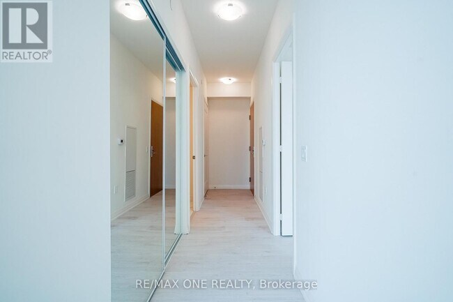 Photo du bâtiment - 8960-8960 Jane St