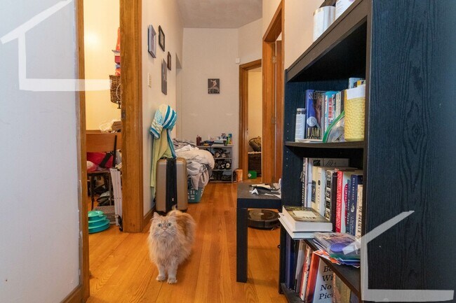 Foto del edificio - Oak Square 2 bed with porch!  Big rooms!