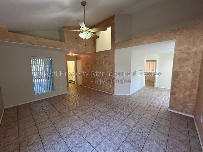 Building Photo - 405 E Rimrock Dr