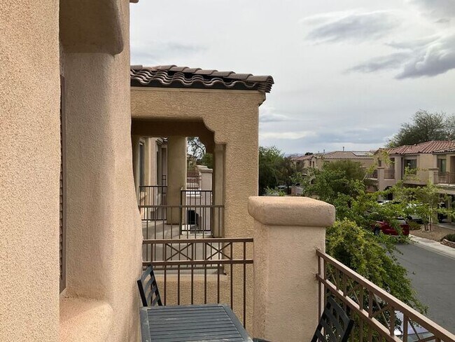 Foto del edificio - Fully Remodeled Home with Solar, Balcony & Designer Upgrades!