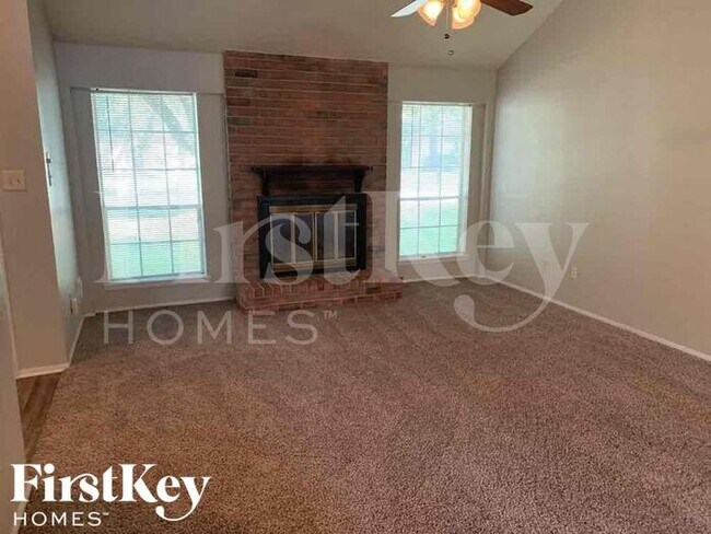 Foto del edificio - 15310 Meadow Village Dr