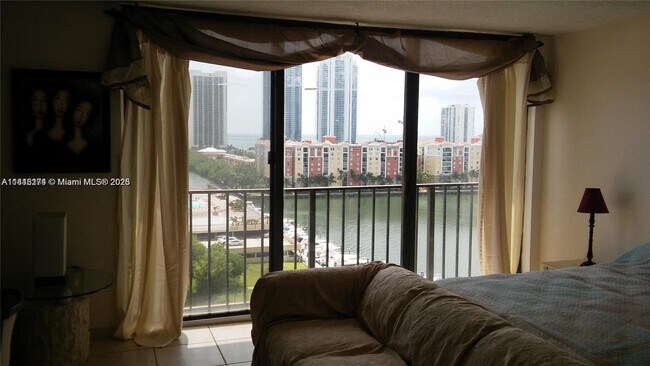 Foto del edificio - 290 174th St St