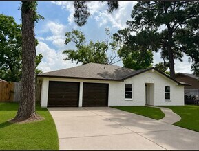 Building Photo - 815 Centerwood Dr