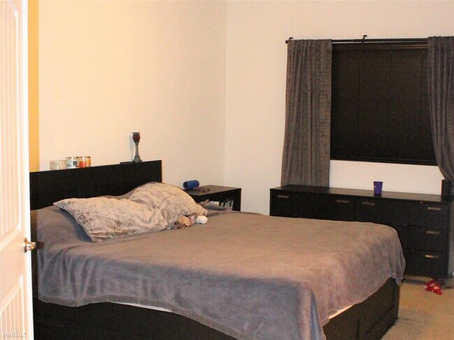 Building Photo - 3 br, 2.5 bath Townhome - 4218 N Dixie Hwy...