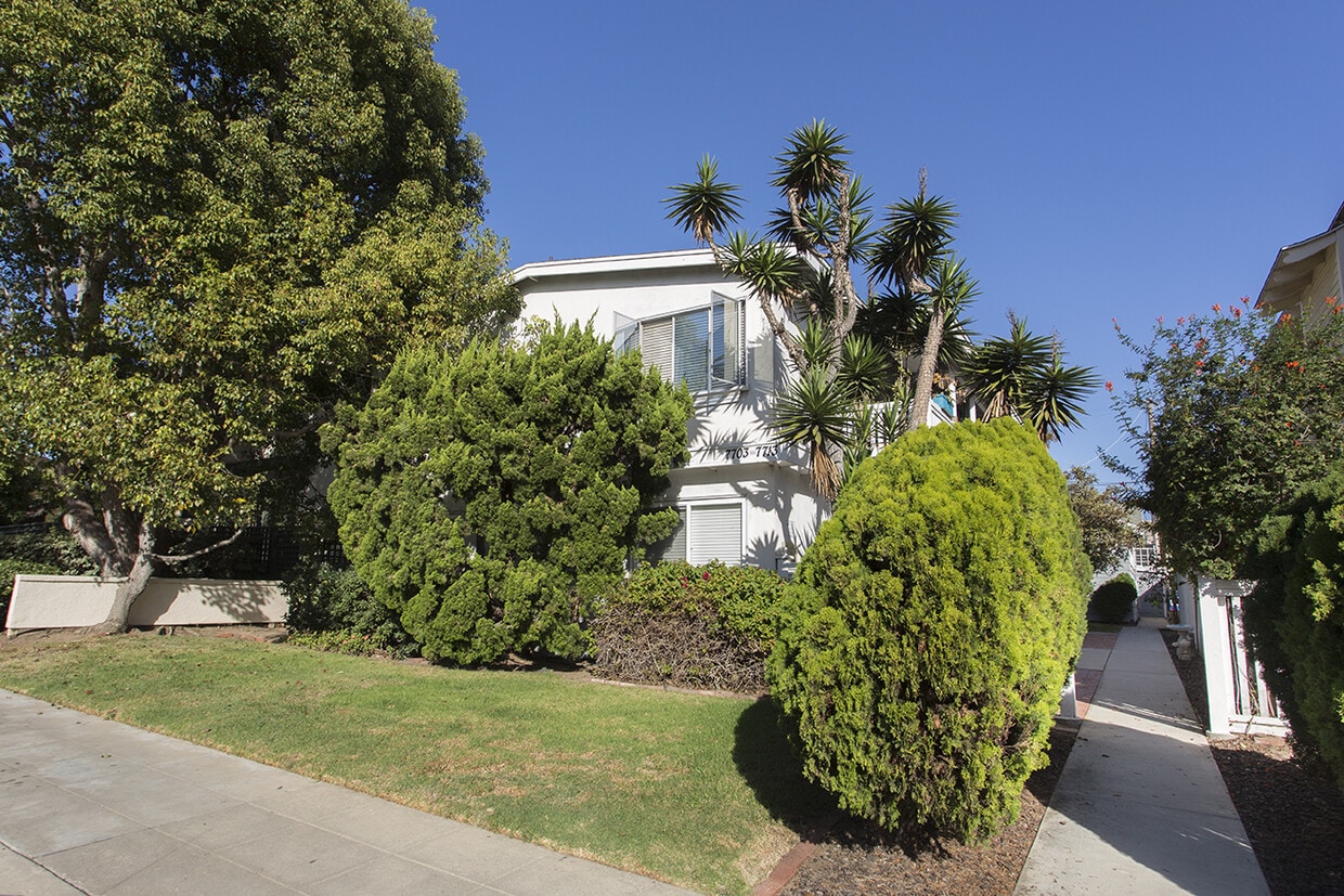 Foto principal - La Jolla / Village Area: One Bedroom in th...