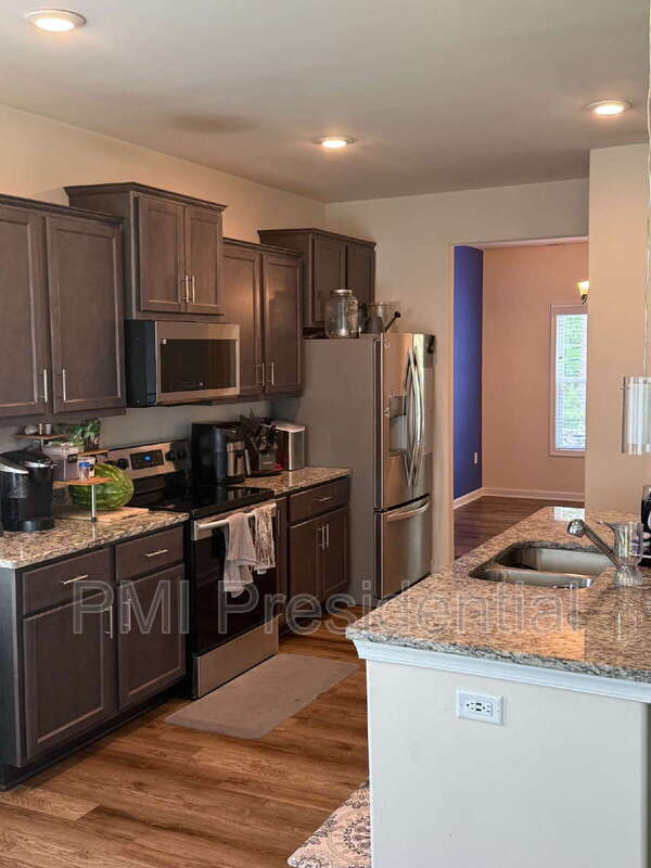 Building Photo - 7044 Hepworth Dr