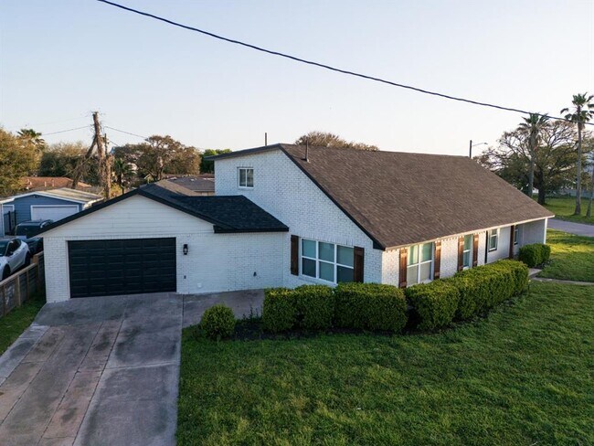 Foto del edificio - 1402 Bayou Shore Dr