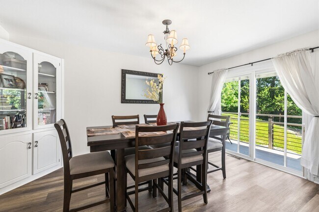 Foto del edificio - 1720 Ridge Hill Ln