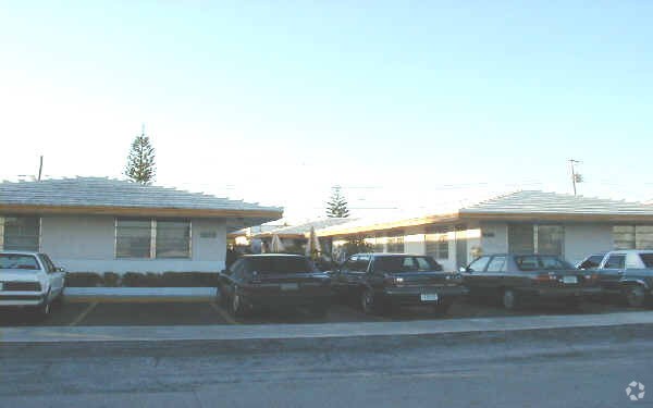 Primary Photo - 700-704 NE 4th Ct