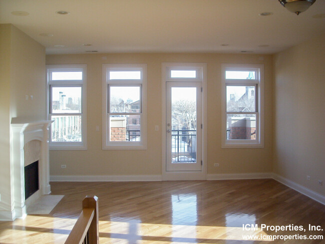 Foto del edificio - 2334 N Greenview Ave