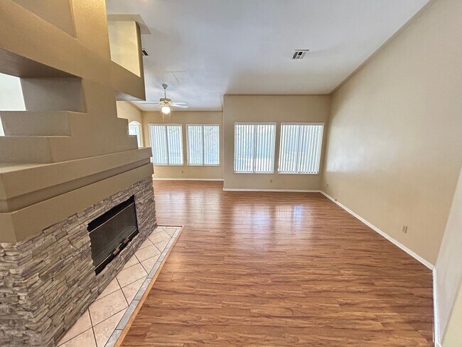 Foto del edificio - Beautiful Single Story 3Bed/2Bath Residence located in Centennial Hills/Northwest Area