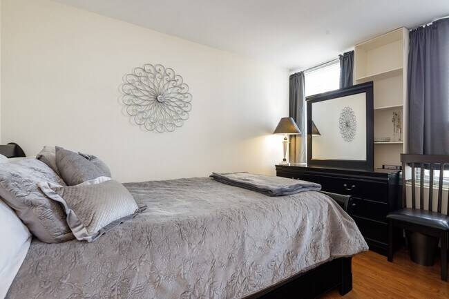 Foto del edificio - 2626 N Lakeview Ave