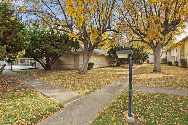 Foto del edificio - 4260 Clayton Rd