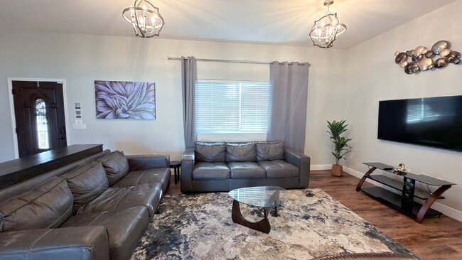 Building Photo - 4658 San Lorenzo Dr