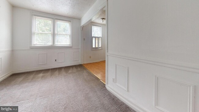 Building Photo - 216 E 21st St