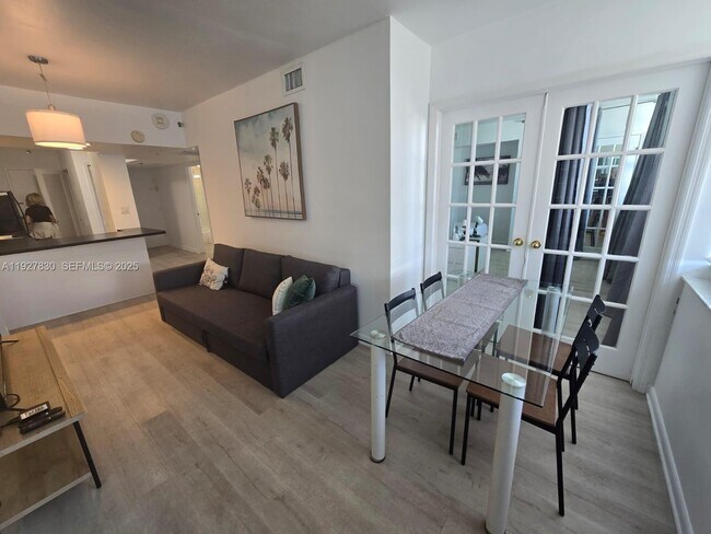 Foto del edificio - 100 Lincoln Rd