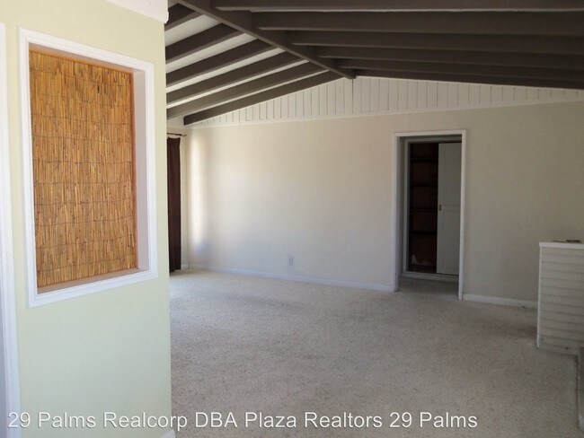 Building Photo - 74375 Cottonwood Dr