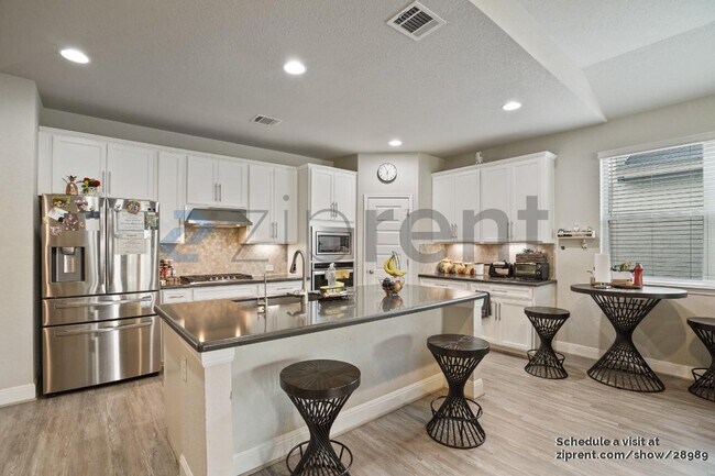 Foto del edificio - 6611 Gentry Farm