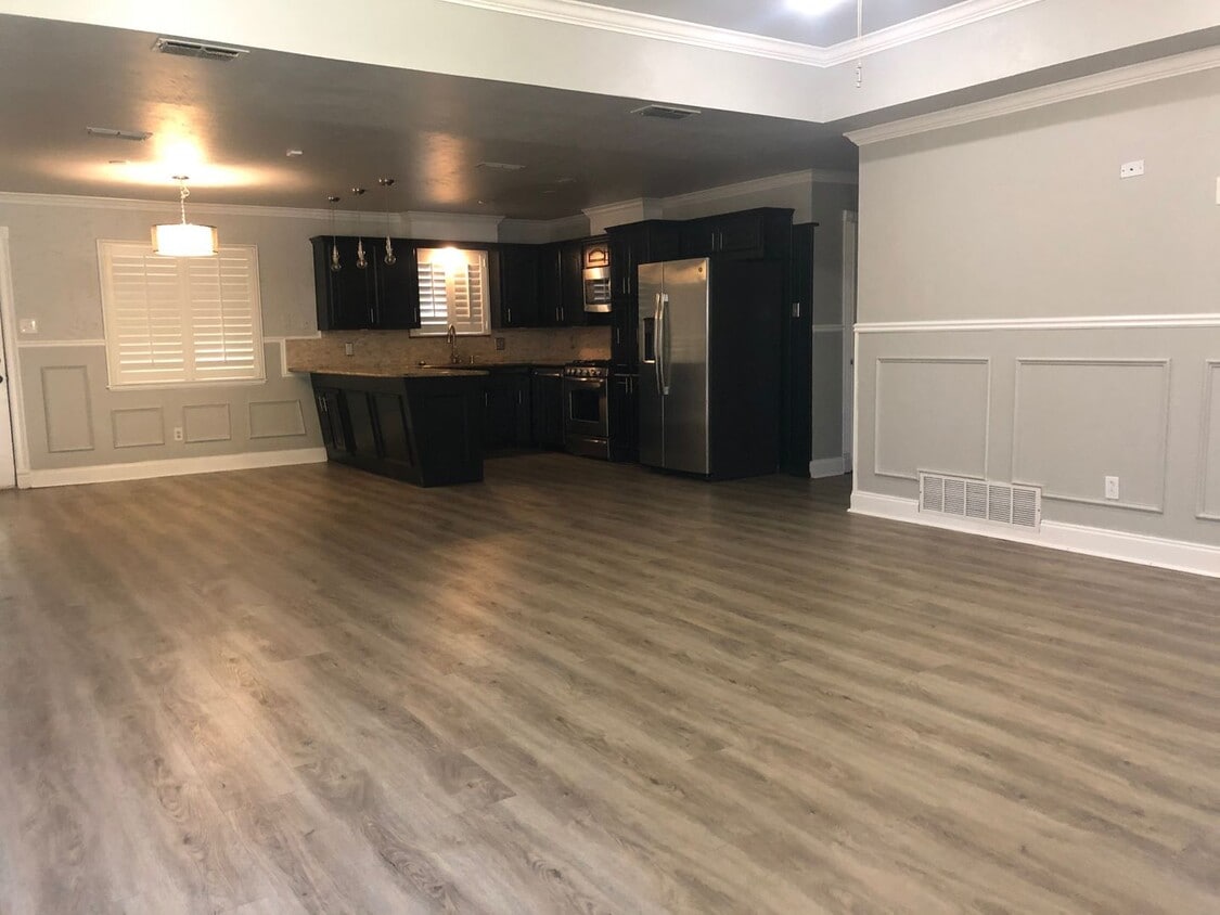 Primary Photo - Beautiful updated home