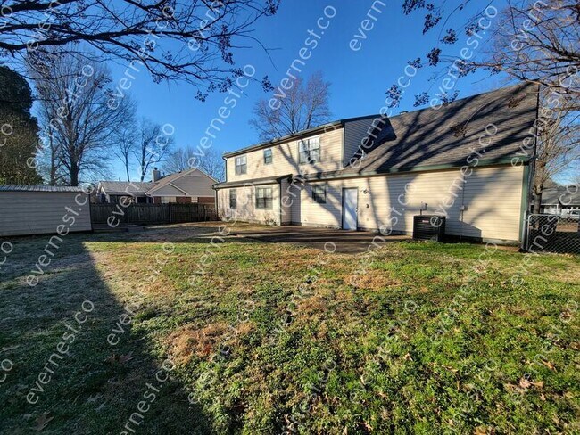 Building Photo - 2330 Bartlett Oaks Dr