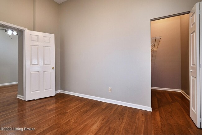 Room for king size bed - 1216 S 1st St