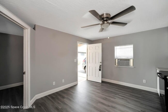 Building Photo - 1420 Avocado Ave