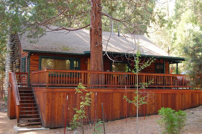 Foto del edificio - 8033 Sugarpine Pl