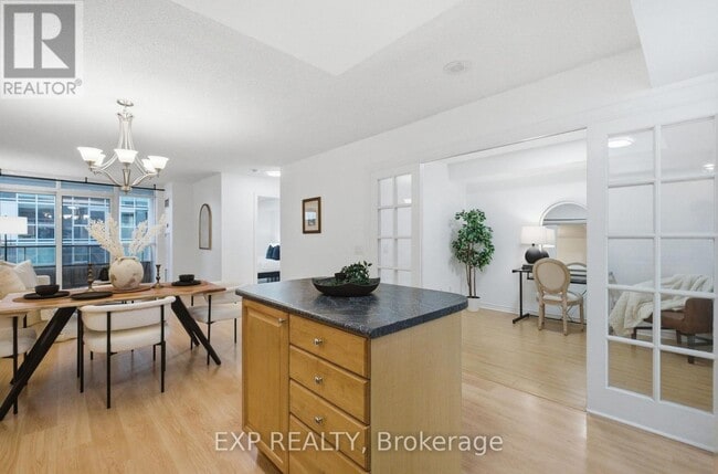 Building Photo - 5233 Dundas St W