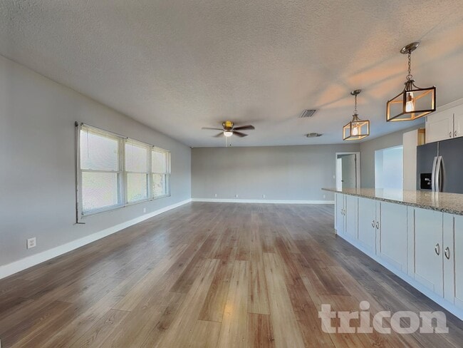 Foto del edificio - 3856 Lake Joyce Dr