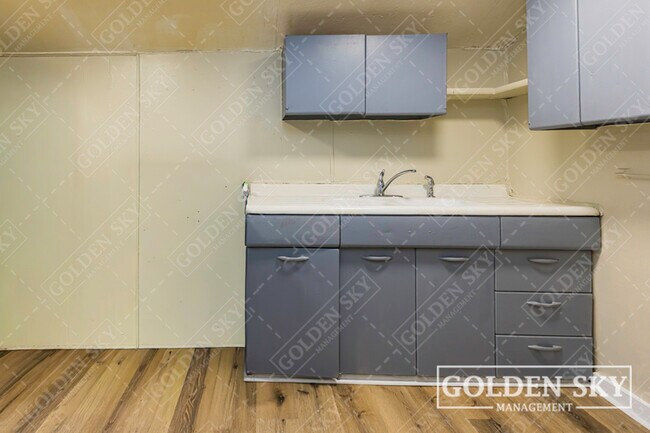 Building Photo - 2011 E 18th St