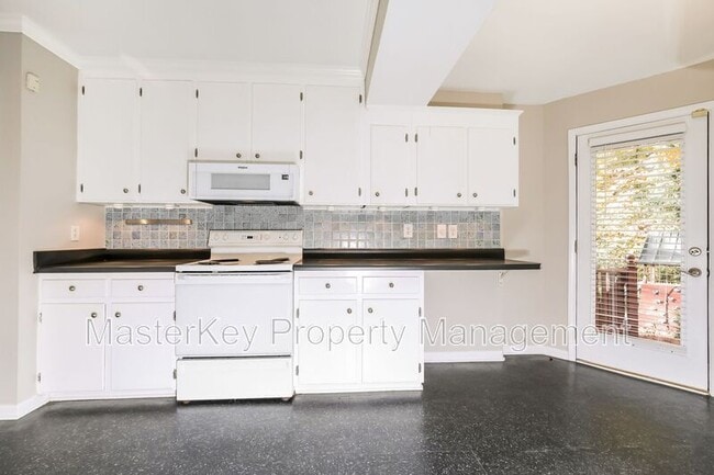 Foto del edificio - 916 Tanglewood Dr