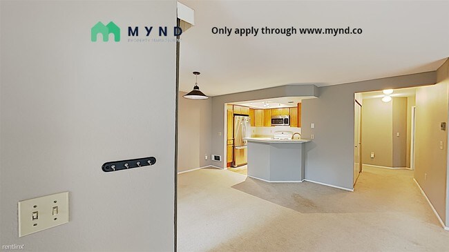 Building Photo - 1336 Bellevue Way NE