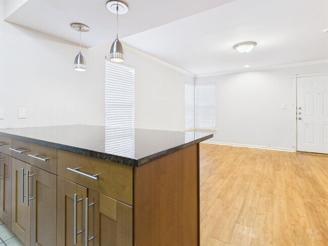 Foto del edificio - 7685 Northcross Dr