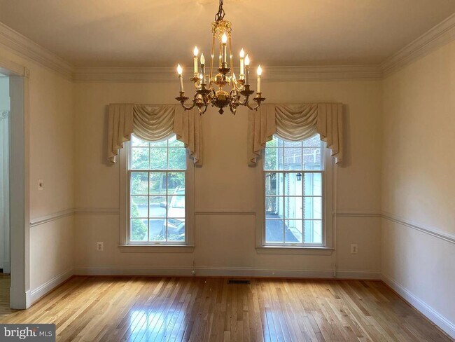 Building Photo - 102 Bay Hill Dr