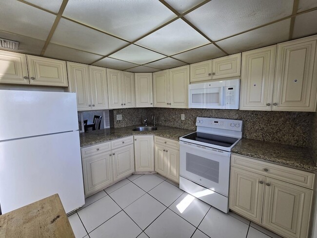 Foto del edificio - 5335 NW 10th Ct