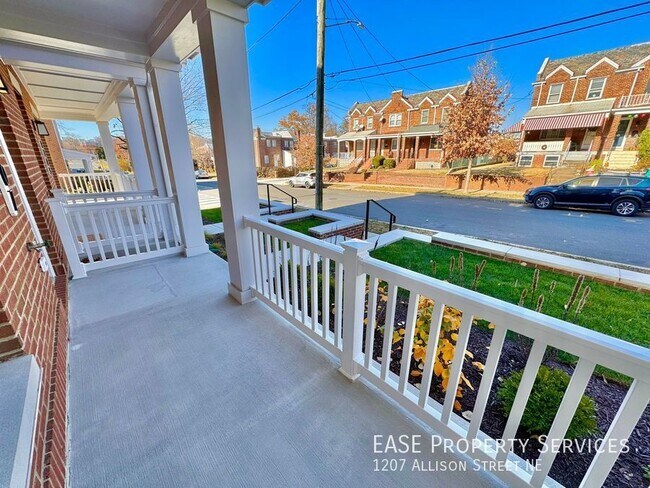Foto del edificio - 1207 Allison St NE